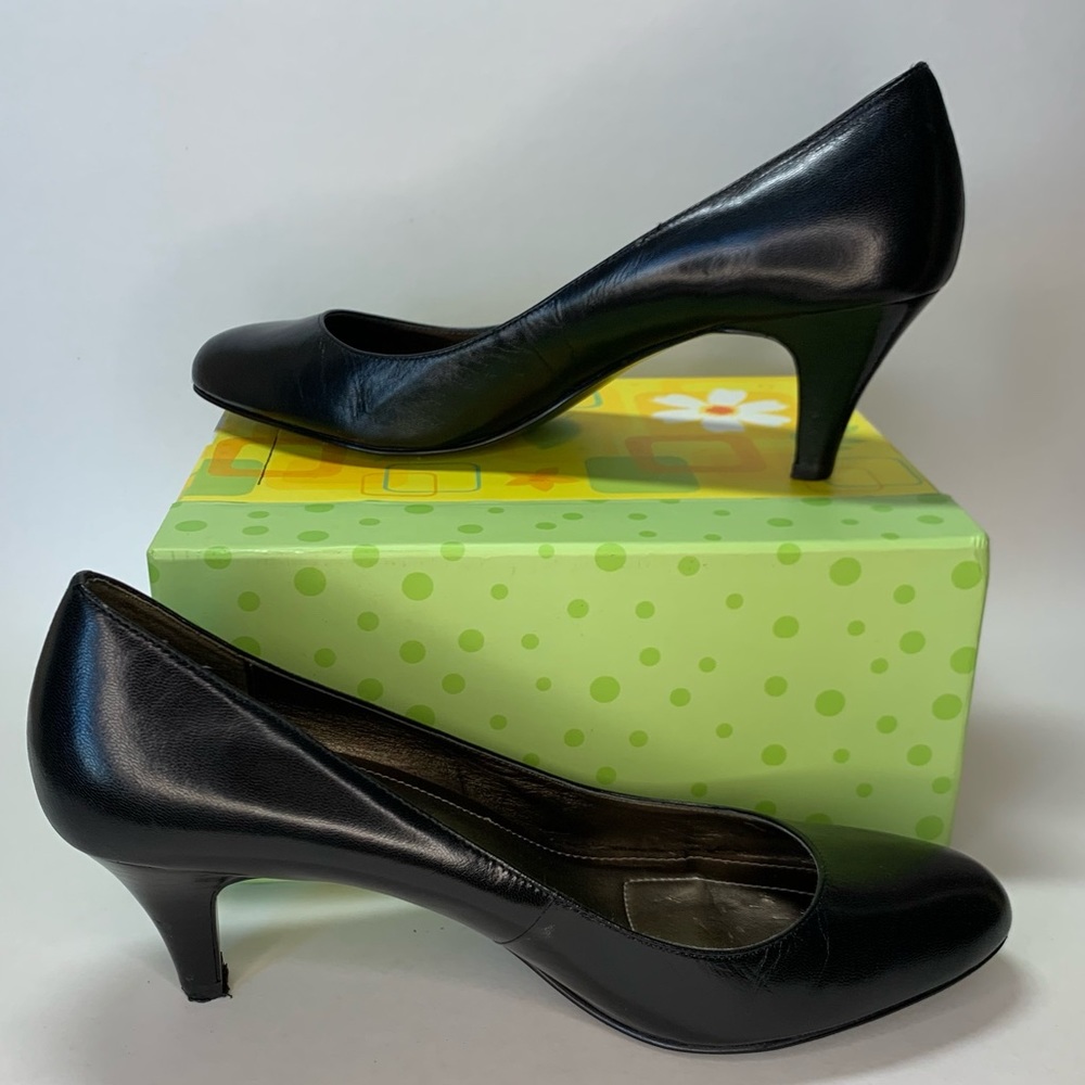 Size 9M Calvin Klein Paxter Black Leather Mid-heel Pumps, Good Used Condition